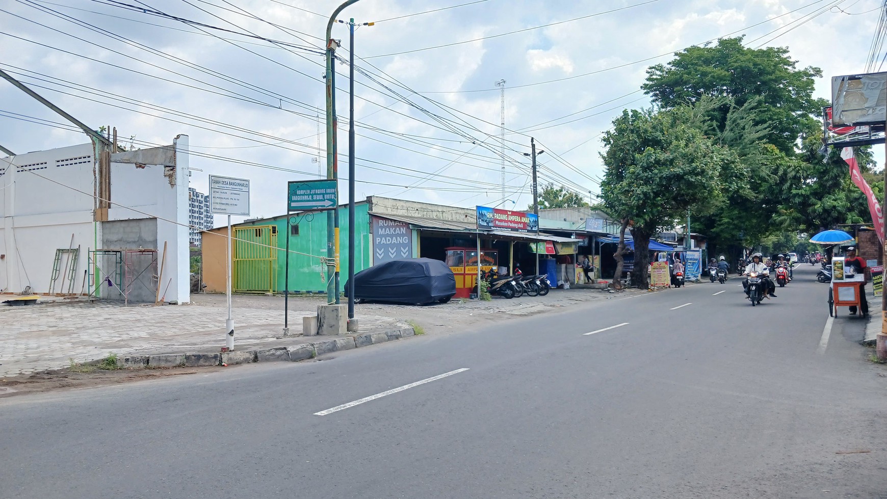 Gudang Dengan Parkir Luas di Jalan Tritunggal Sorosutan Umbulharjo Yogyakarta 