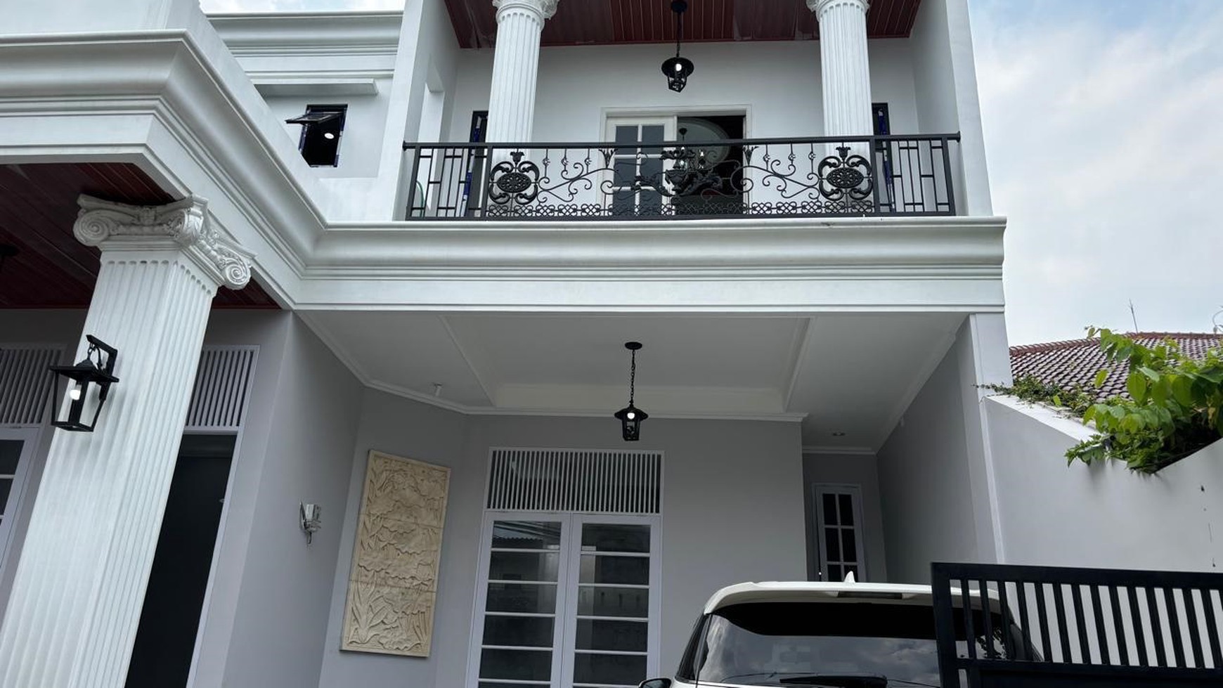 Rumah bagus bangunan baru, siap huni, lokasi strategis dan bebas banjir, dekat dengan mal , rs , sekolah , nego, shm