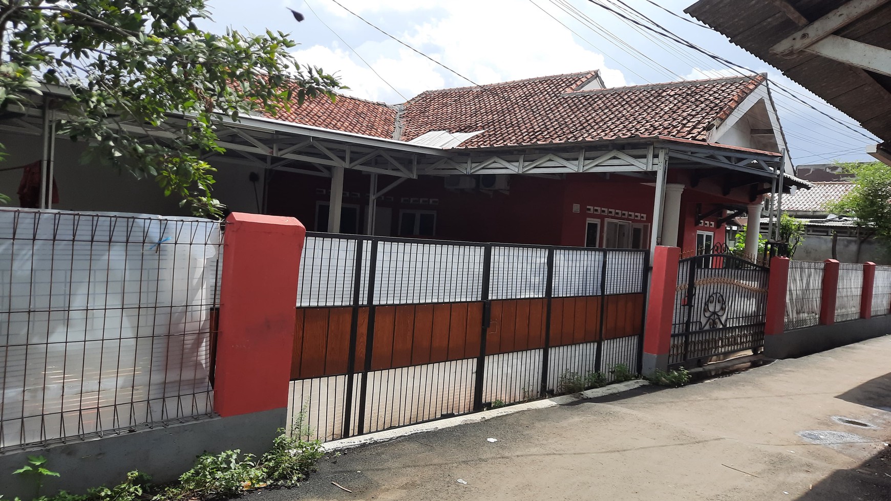 Rumah Luas Dan Asri dengan Hunian Nyaman di Bintaro 