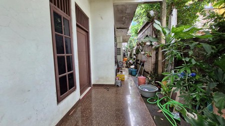 Di Jual  Rumah lama hitung tanah  di Jl Kenanga, Pancoran Mas Depok, Jawa Barat