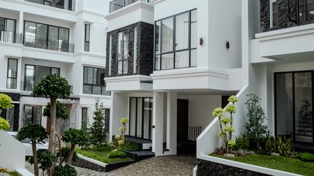 Rumah Brand New di Lebak Bulus Desain Menarik Siap Huni