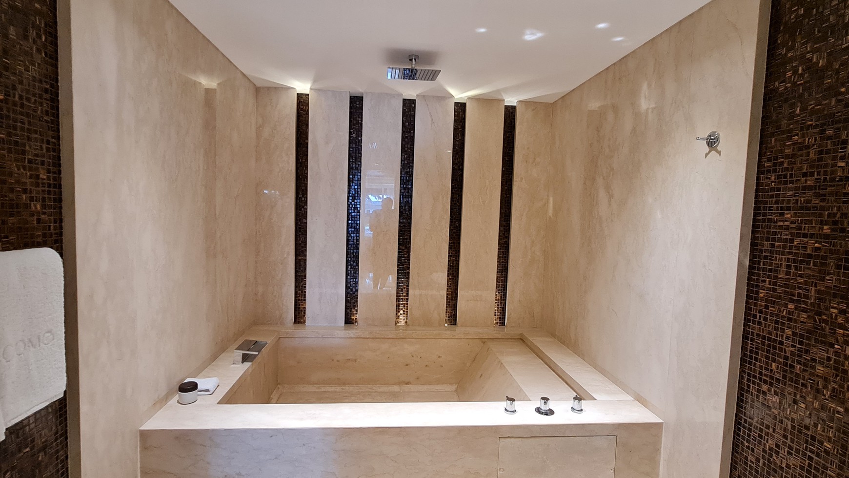 Two Bedroom Luxury Oceanfront Apartment in Echo Beach, Canggu Bali