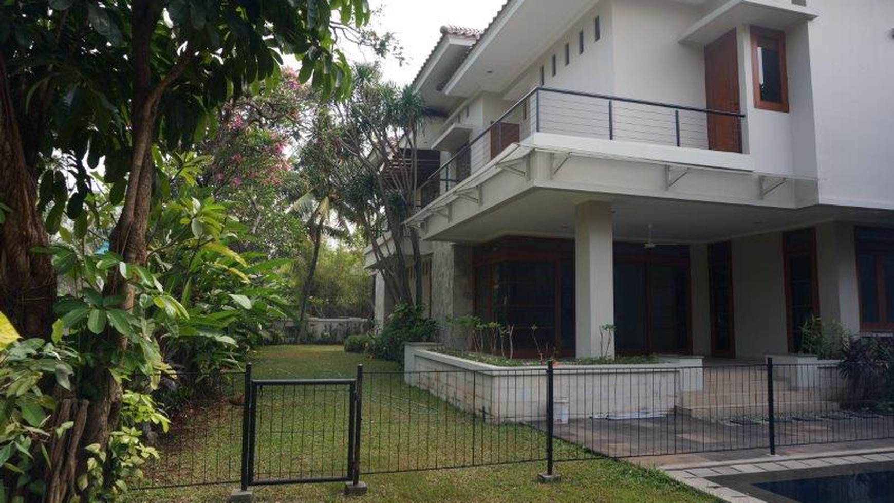 Dijual rumah di Kemang Jaya - Jakarta Selatan