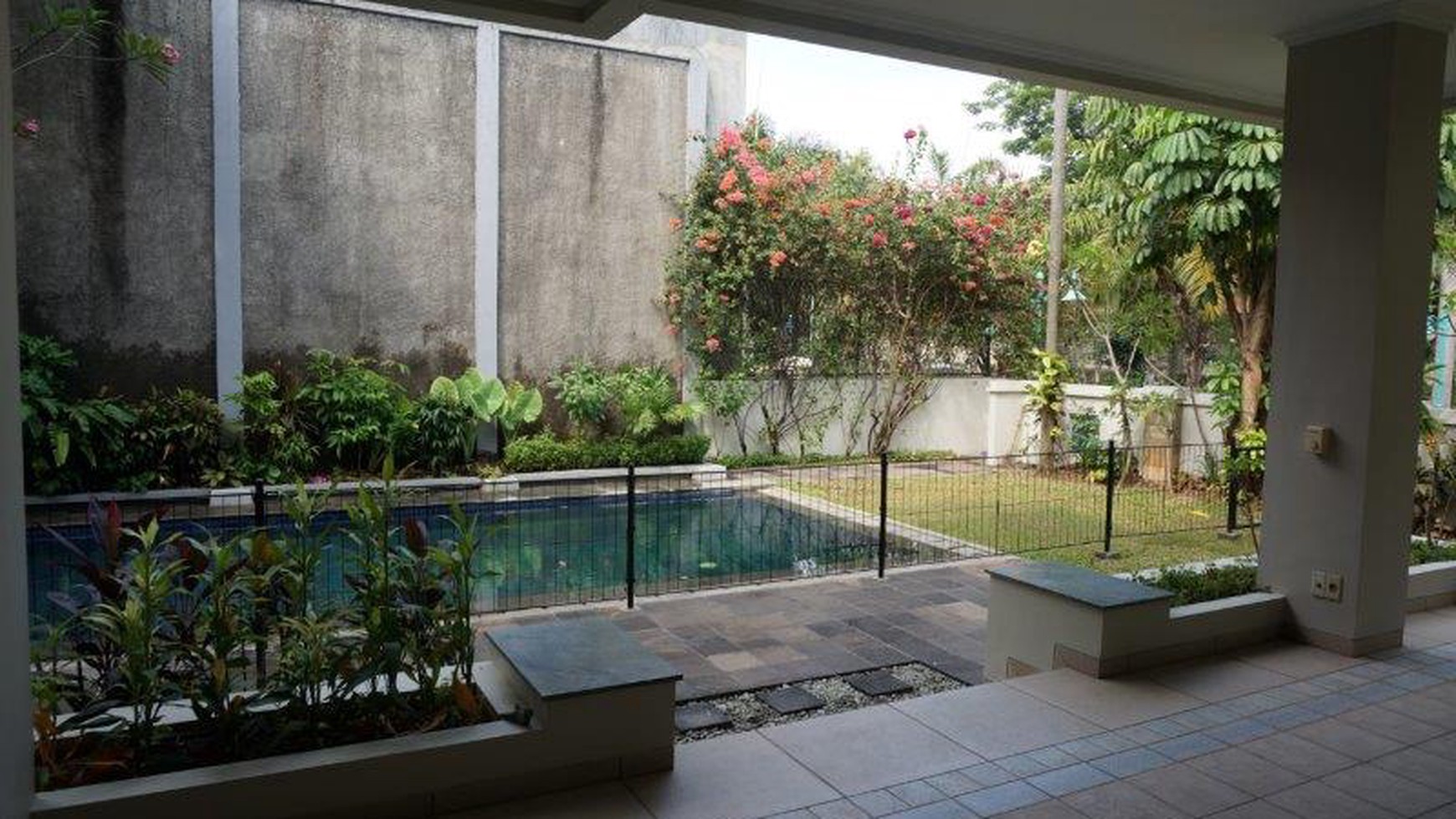 Dijual rumah di Kemang Jaya - Jakarta Selatan