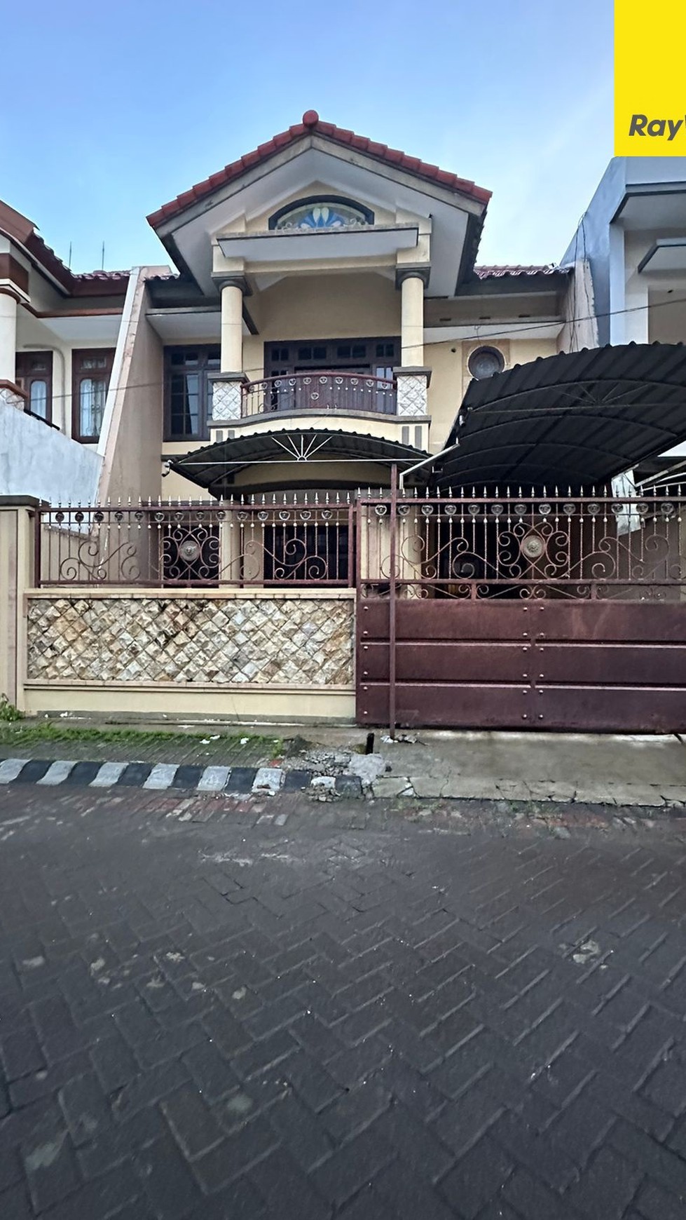 Dijual Rumah 2 Lantai di Dharmahusada Mas Surabaya