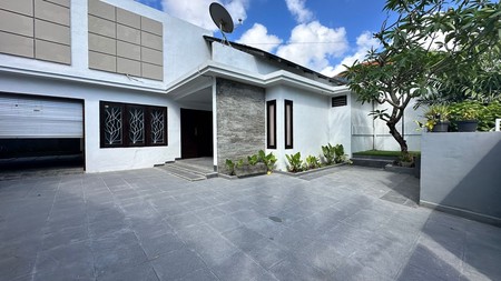 House For Sale Suitable for Residence or Commercial Use in Jimbaran