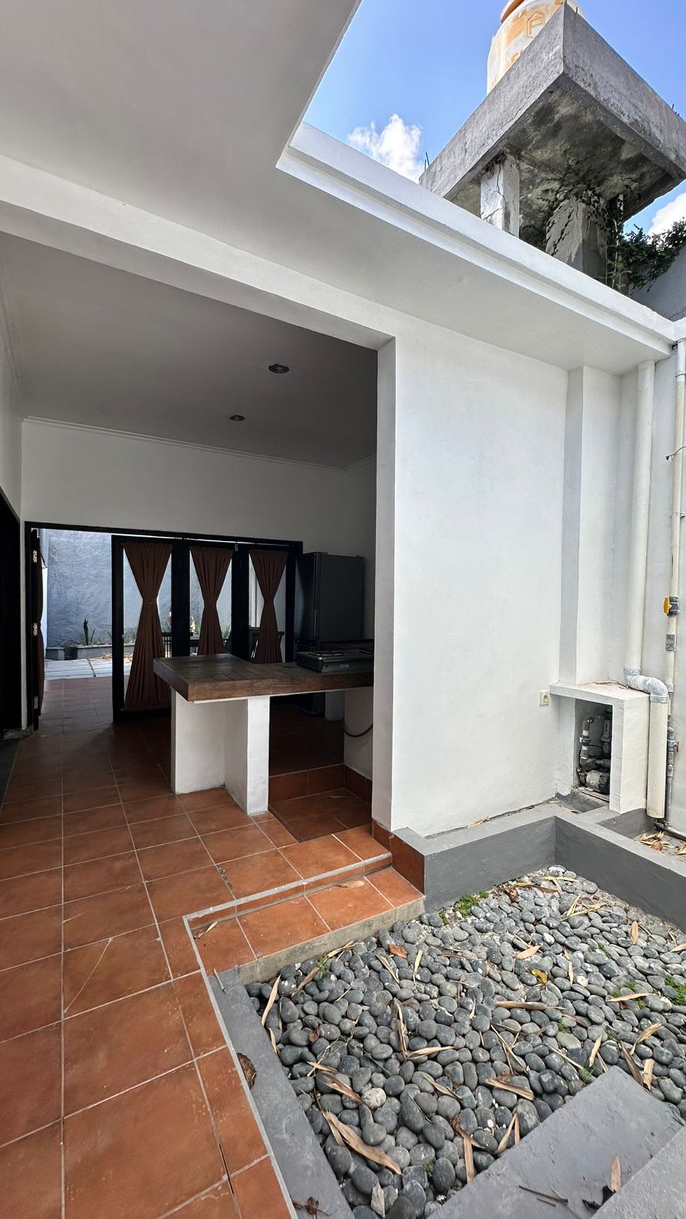 House For Sale Suitable for Residence or Commercial Use in Jimbaran