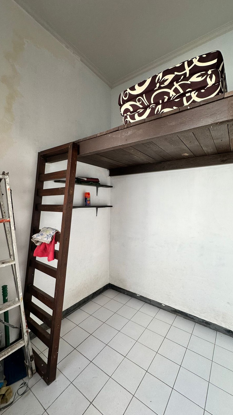 House For Sale Suitable for Residence or Commercial Use in Jimbaran