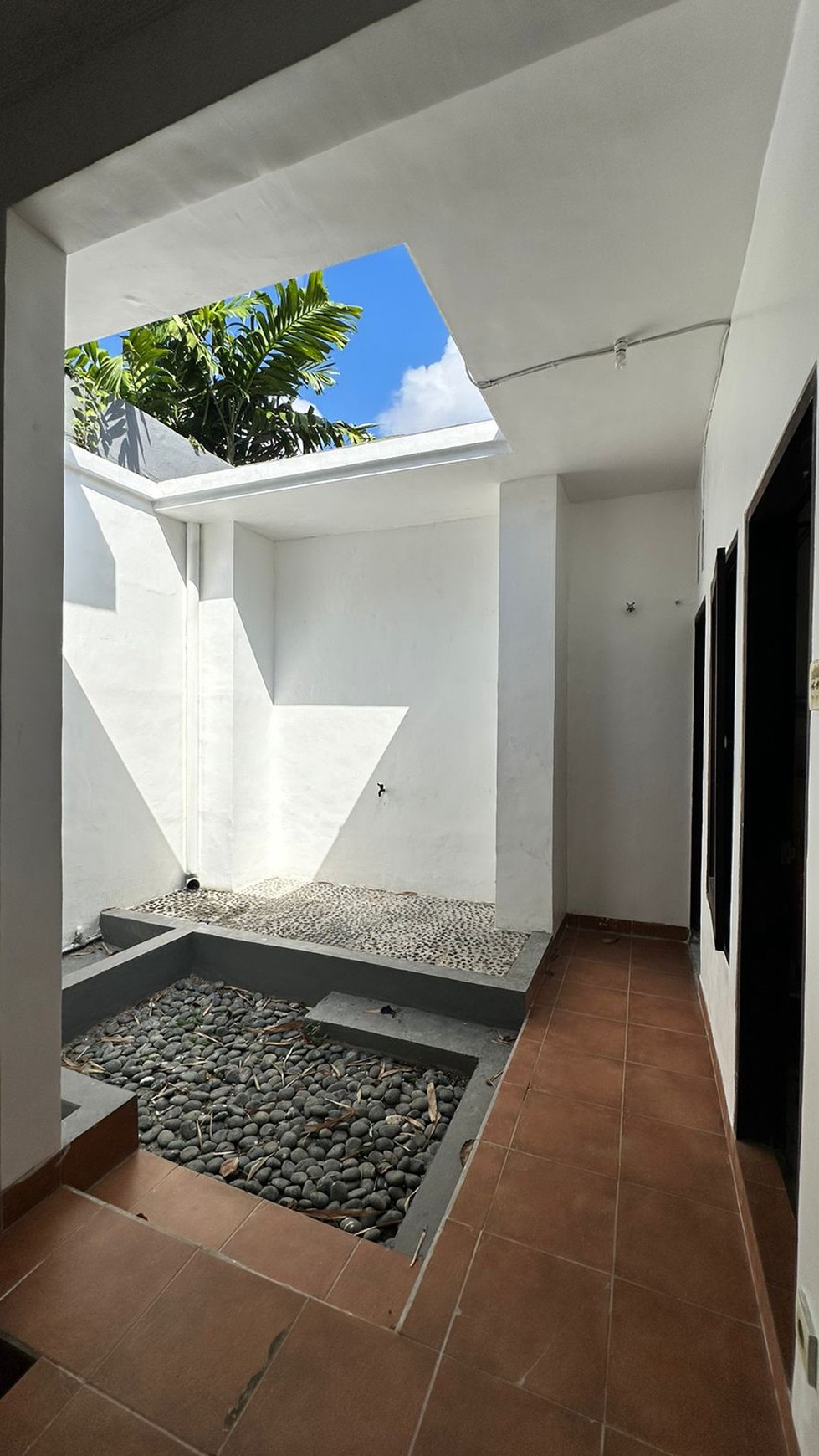 House For Sale Suitable for Residence or Commercial Use in Jimbaran