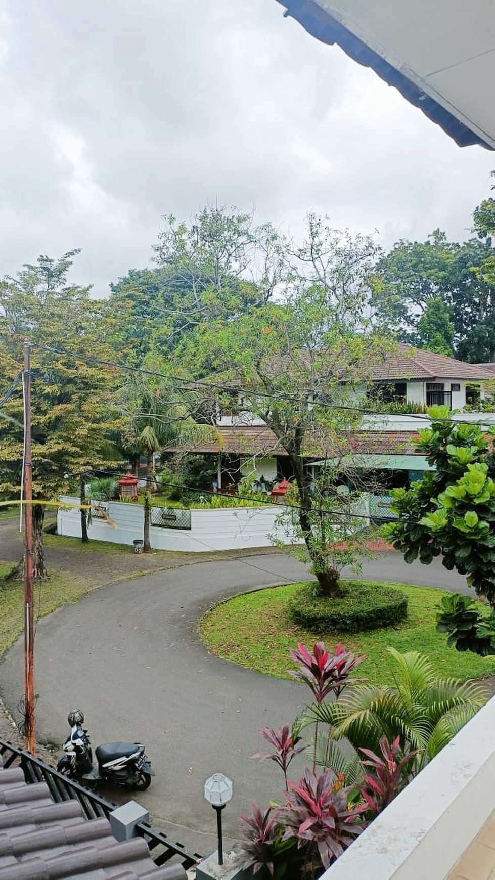 Dijual Rumah Suasana Asri Lokasi Strategis di Bintaro 1