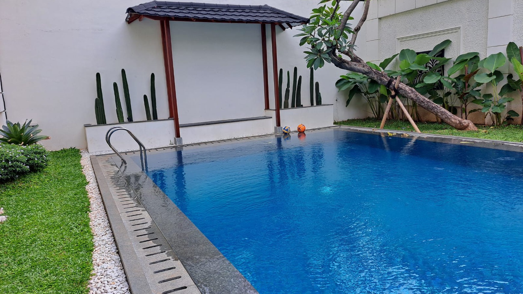 Rumah Lokasi Exclusive ada Pool di Bangka Kemang Jakarta Selatan