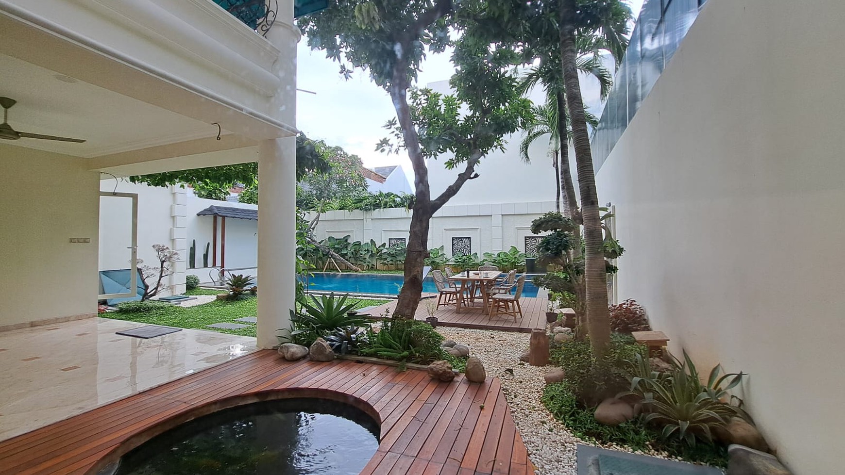 Rumah Lokasi Exclusive ada Pool di Bangka Kemang Jakarta Selatan