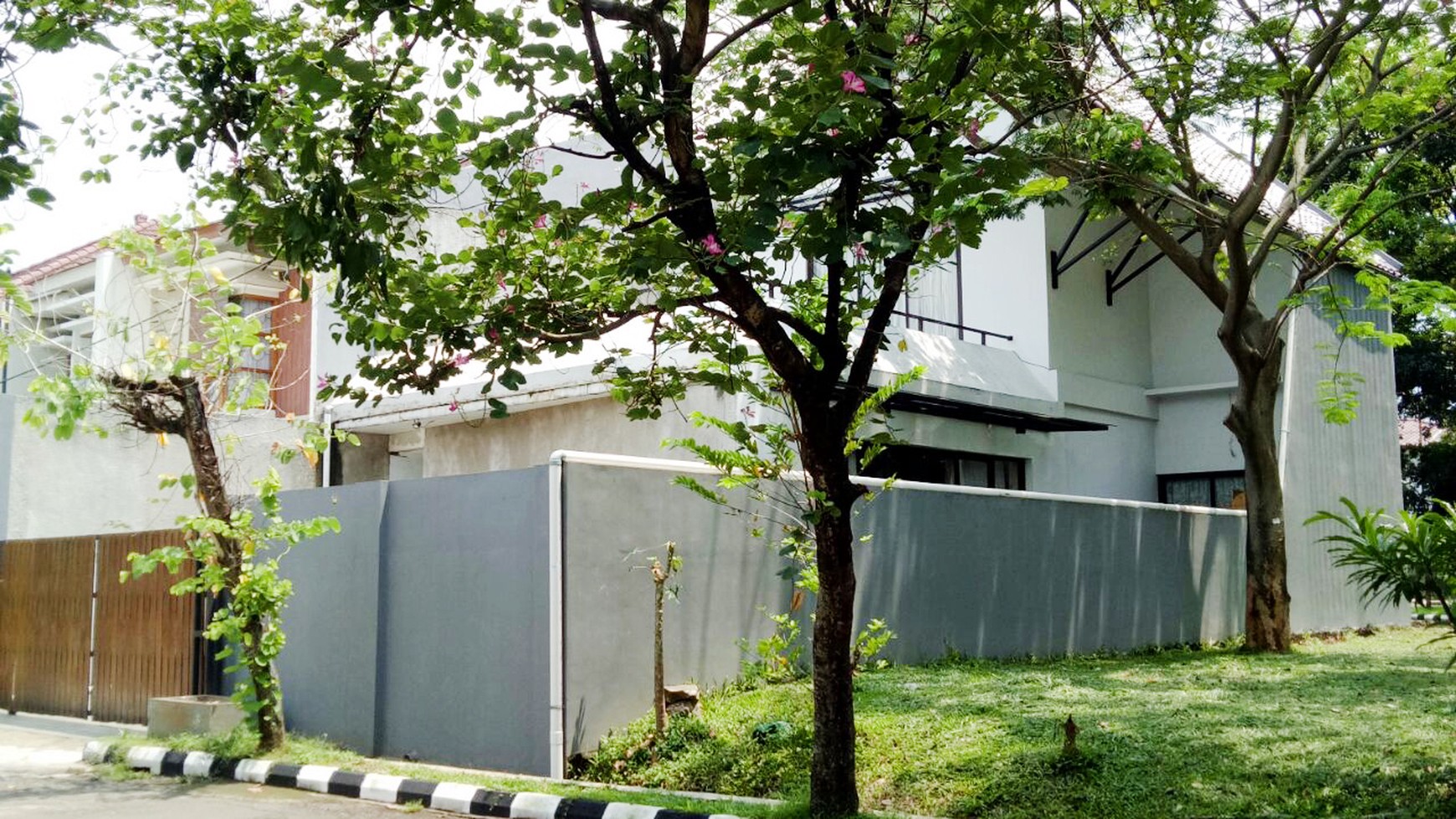 Dijual Rumah Modern Siap Huni Lokasi Strategis di Bintaro 7