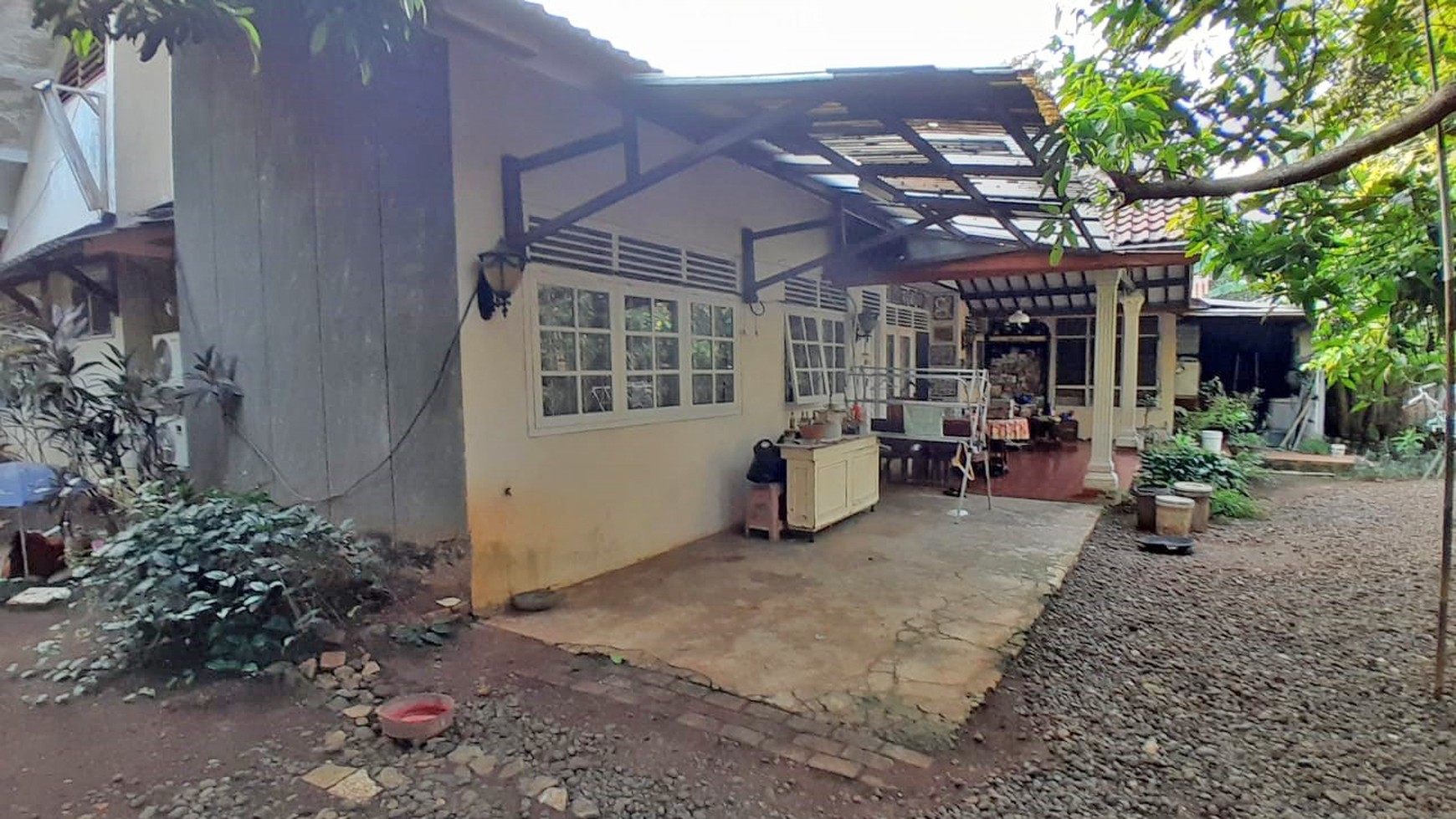 Dijual Rumah Tanah luas di Tanjung Barat, Jagakarsa Jakarta Selatan