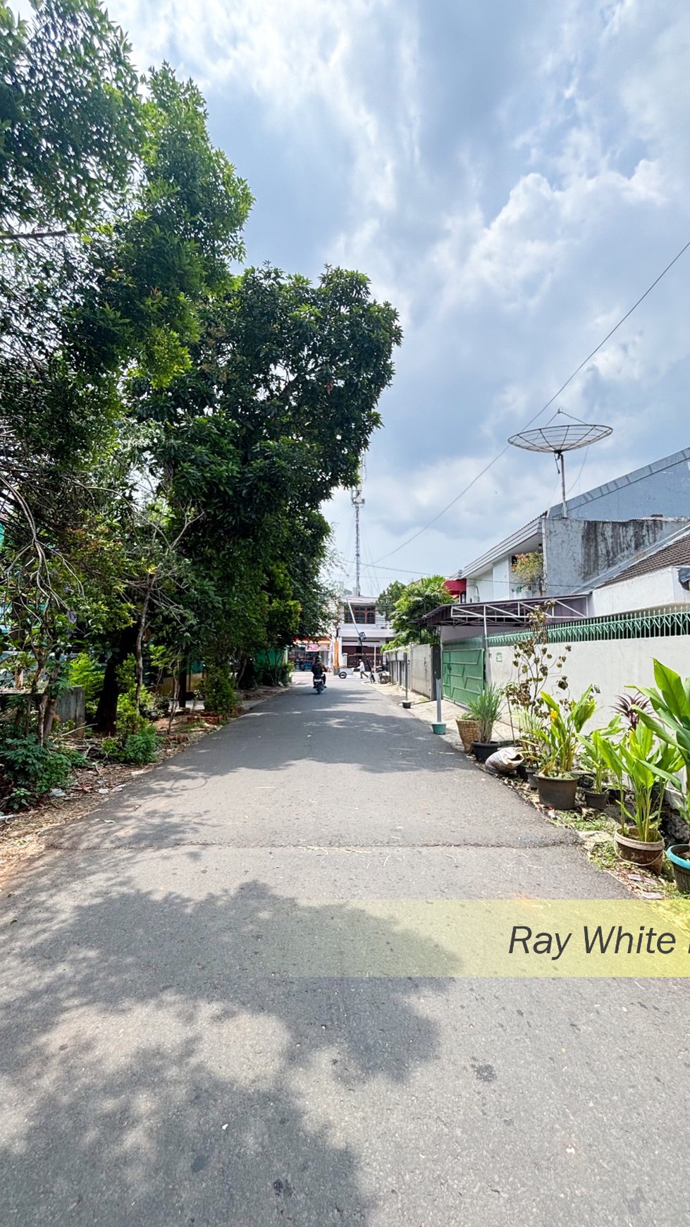 RUMAH LAMA HITUNG TANAH + KOS KOSAN 20 PINTU DI AREA TOMANG, JAKARTA BARAT