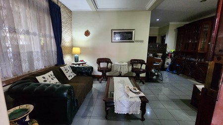 Rumah Lokasi bagus pinggir jalan Raya di Bintaro Sektor 1
