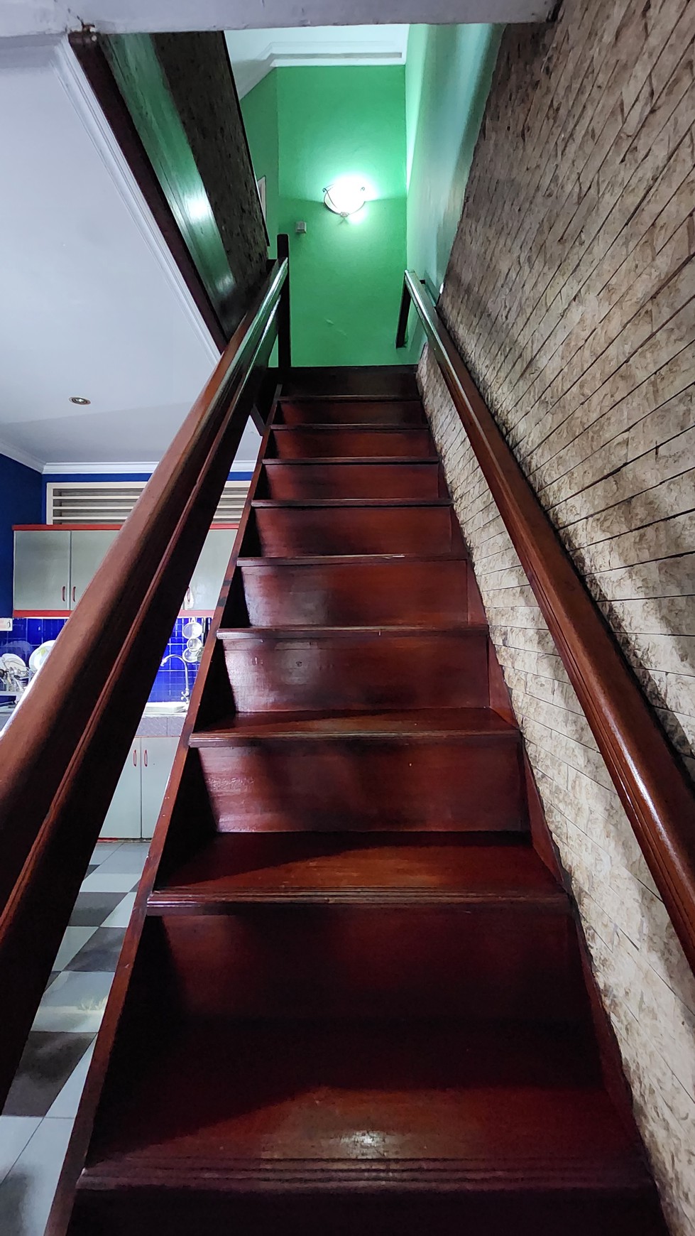 Rumah Lokasi bagus pinggir jalan Raya di Bintaro Sektor 1