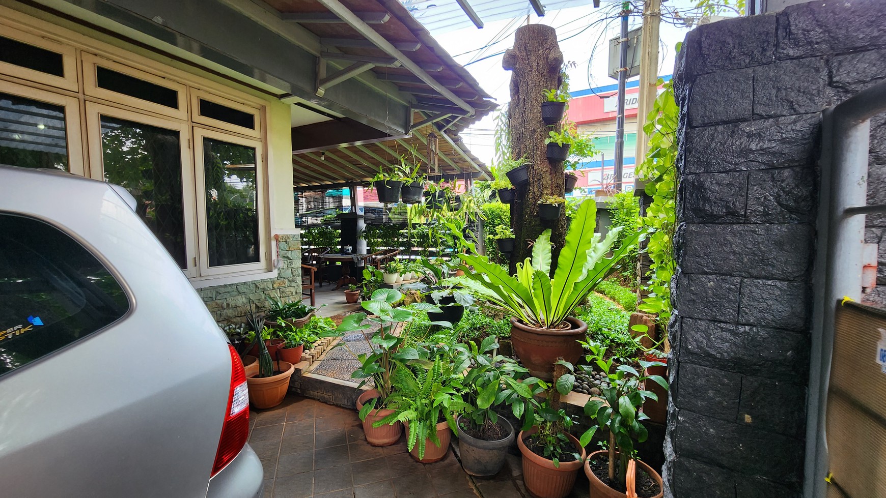 Rumah Lokasi bagus pinggir jalan Raya di Bintaro Sektor 1