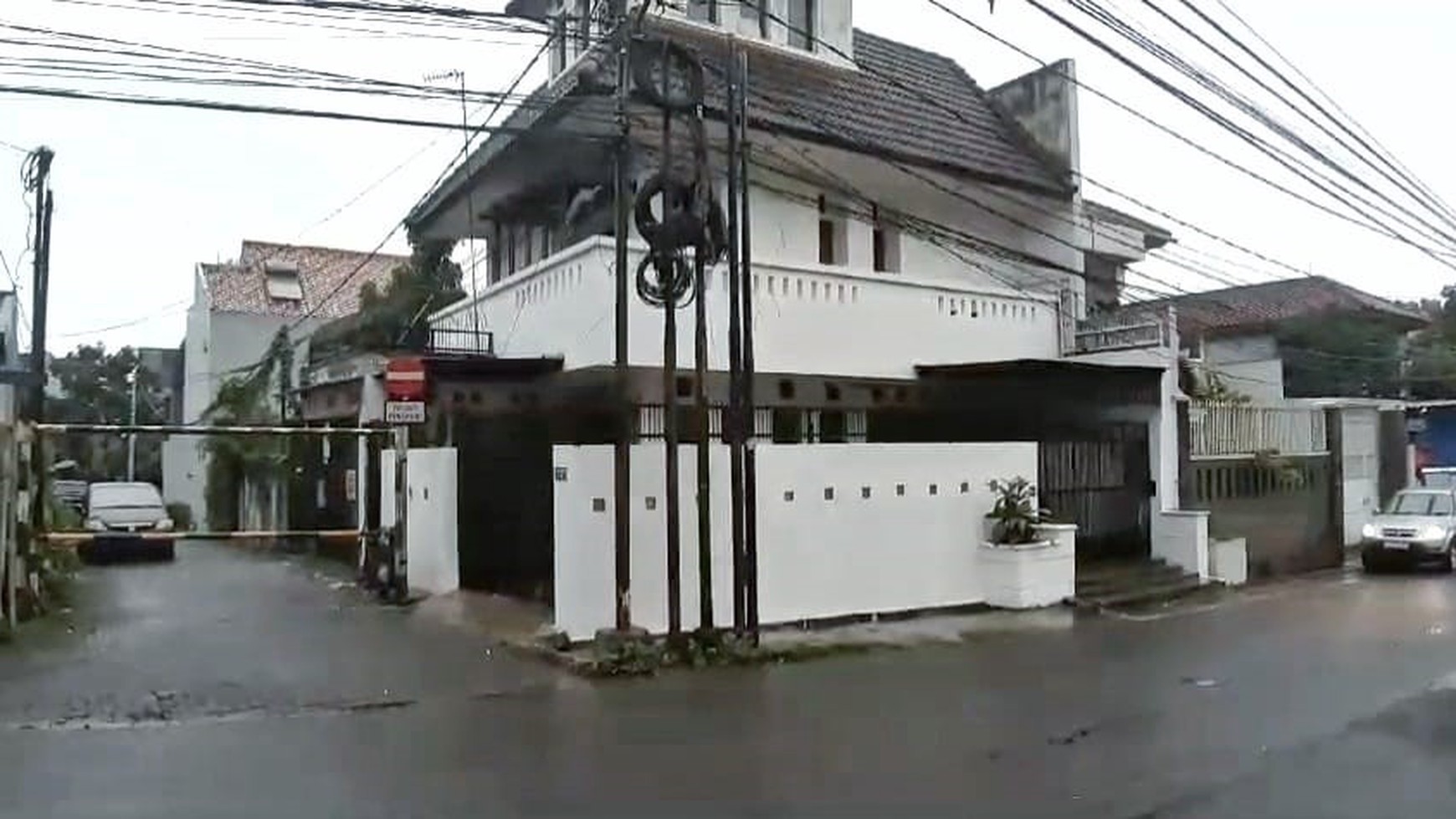 Rumah Hook di Cilandak Jakarta Selatan