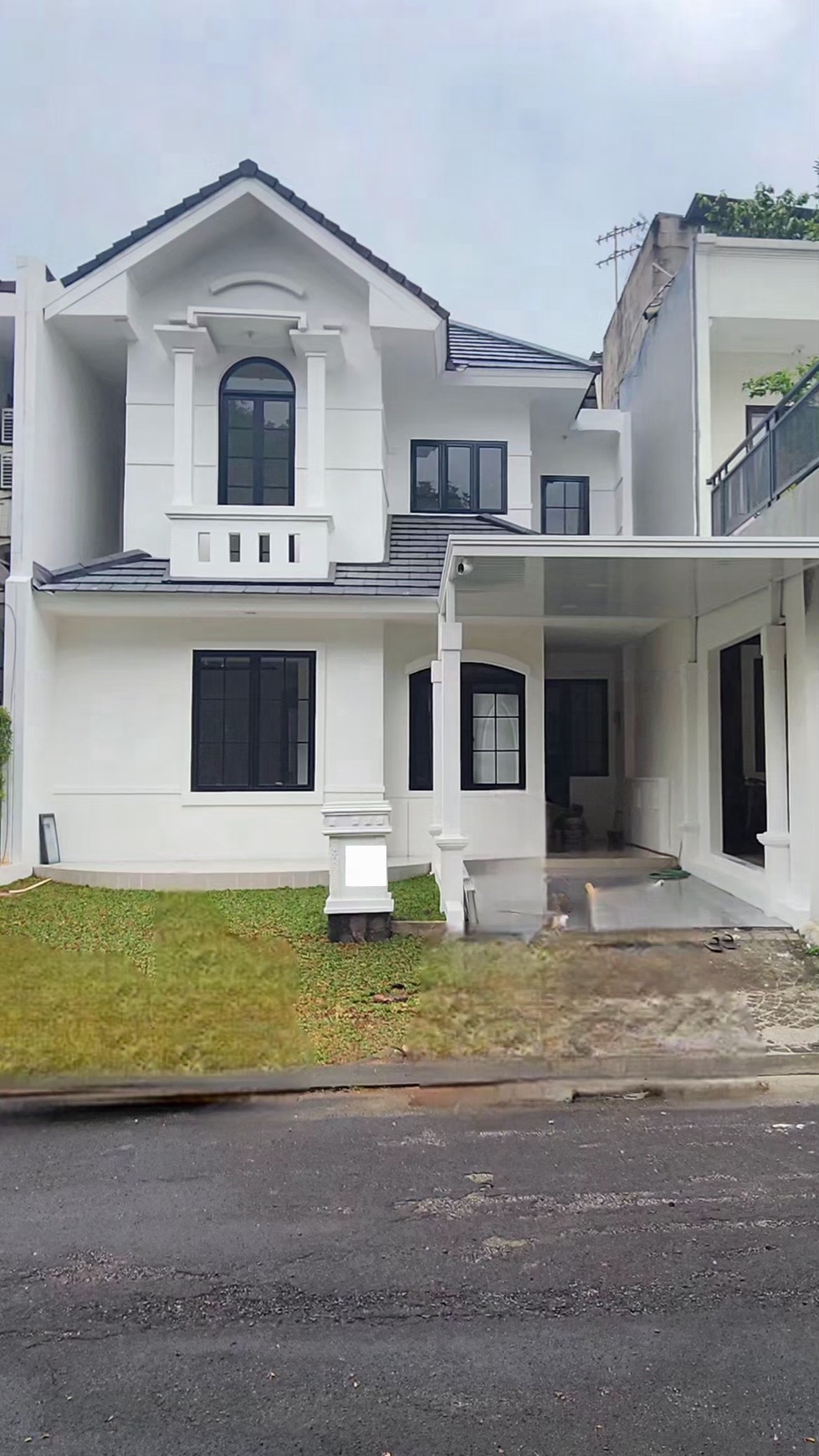 Rumah siap huni baru renovasi di  Kota Wisata