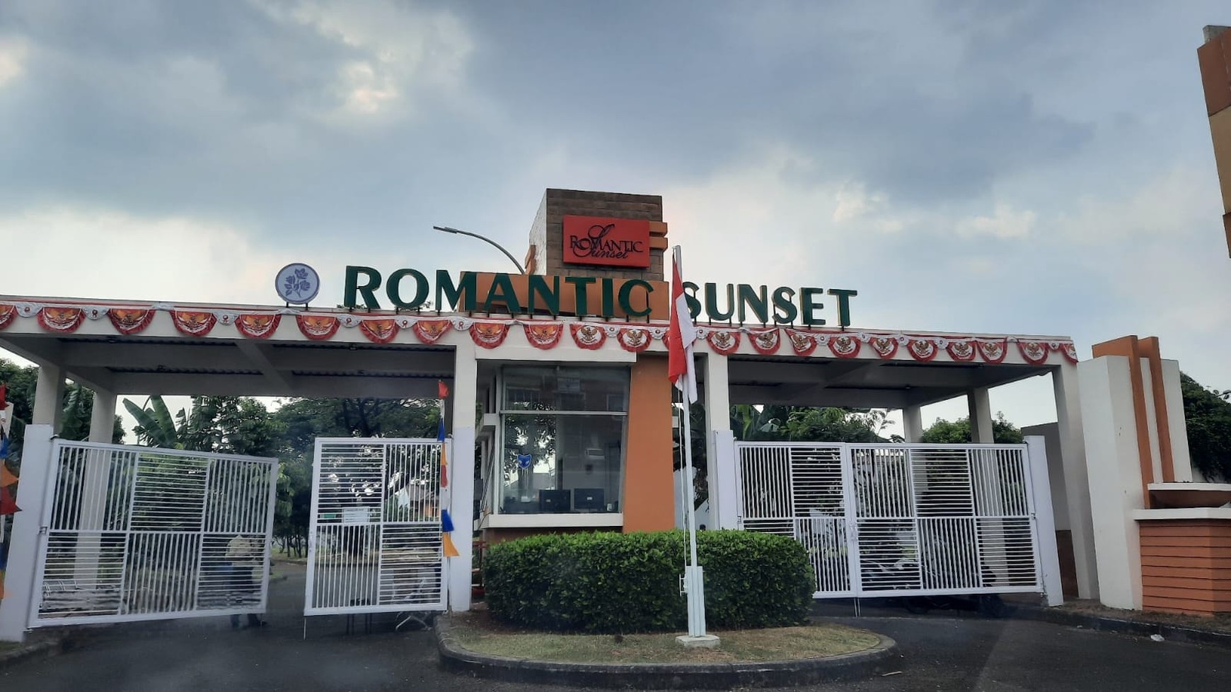 TANAH KAVLING RESIDENTIAL DI LOKASI STRATEGIS, TERDEPAN DAN TERBAIK DALAM CLUSTER ROMANTIC SUNSET GRAND WISATA TAMBUN BEKASI