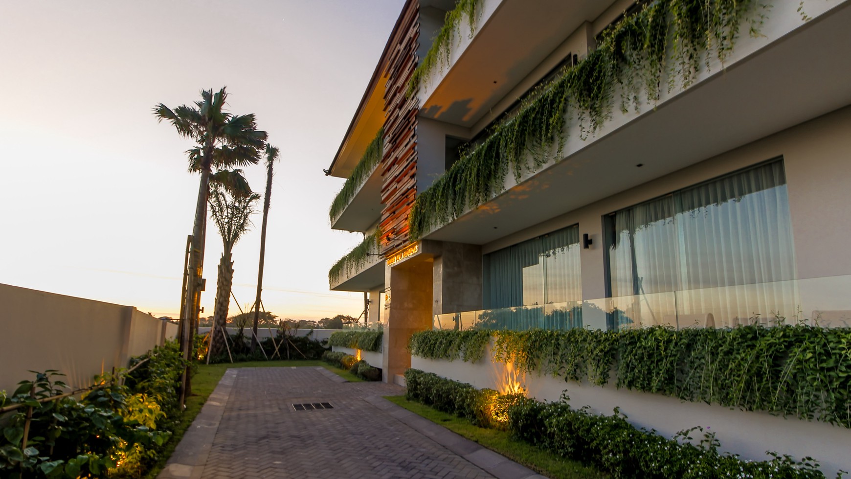Luxury Apartment Great Location Walk in Distance To The beach Bali