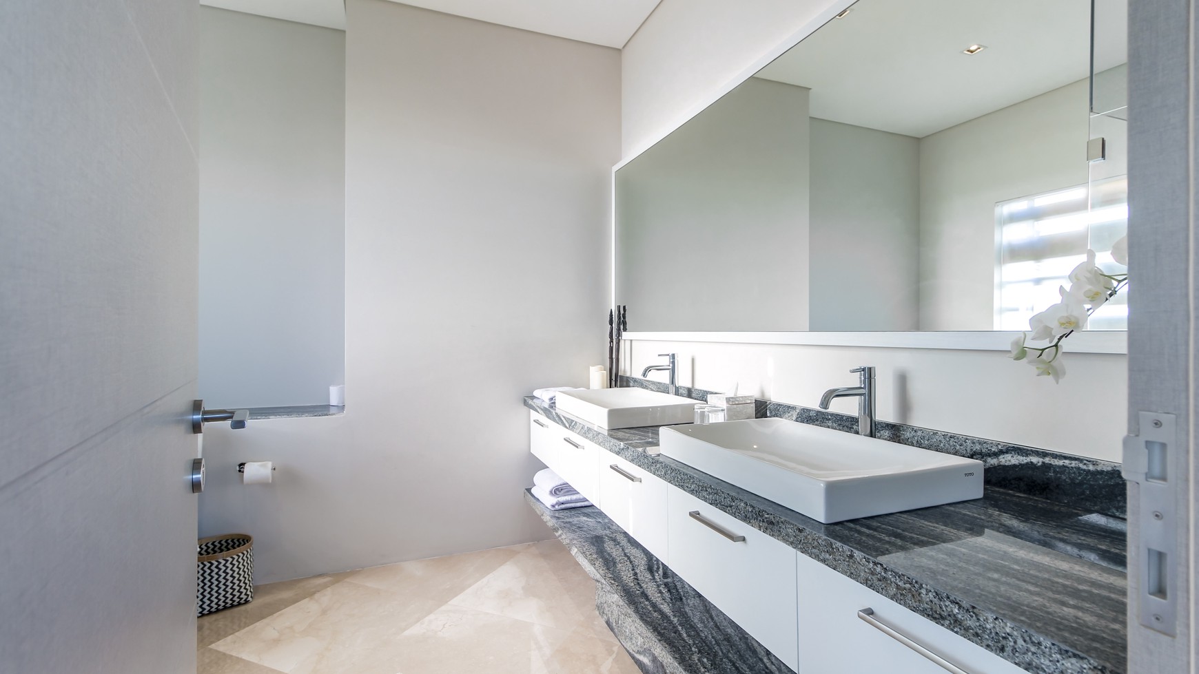 Luxury Apartment Great Location Walk in Distance To The beach Bali