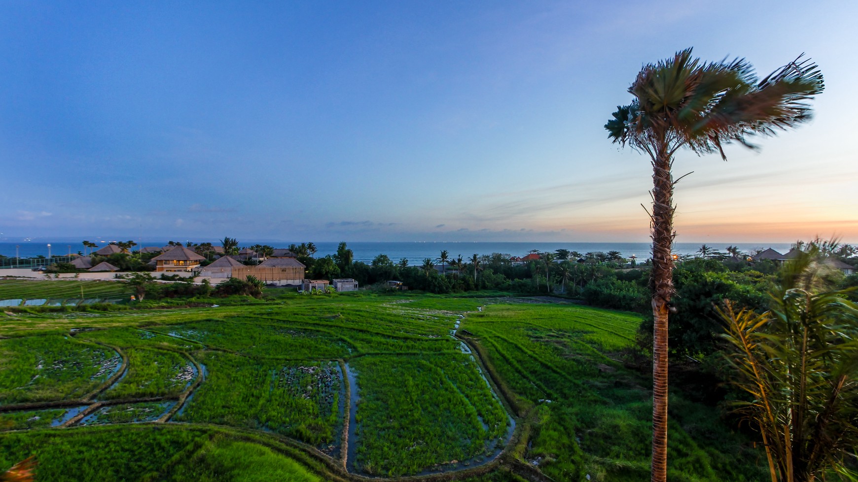 Luxury Apartment Great Location Walk in Distance To The beach Bali