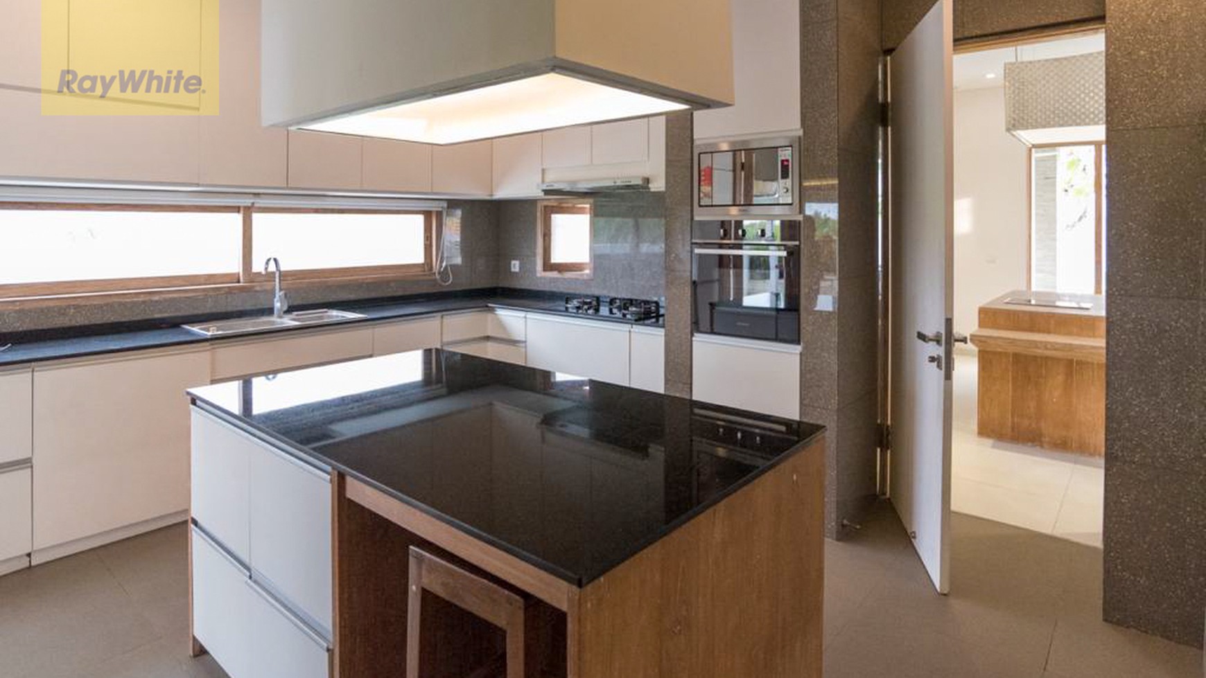 Luxury 4 Bedroom Villa Close to the beach Cemagi Bali