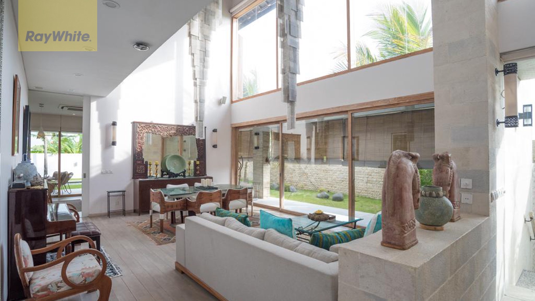 Luxury 4 Bedroom Villa Close to the beach Cemagi Bali