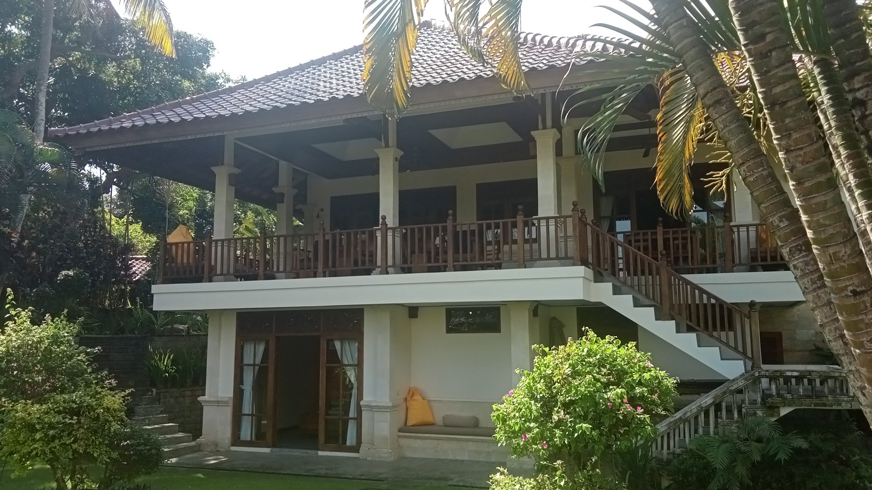 Escape to Lovina 2-Story Villa & Expansive Land