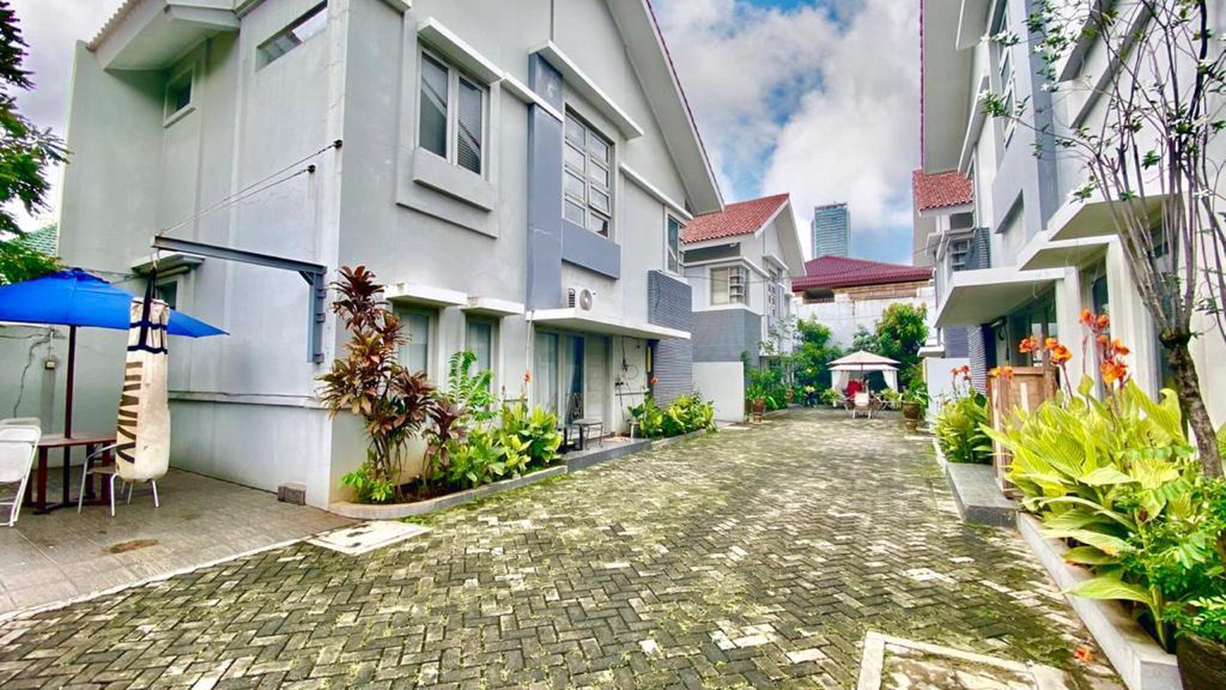 DIJUAL RUMAH DI LOKASI PRIME DAN TENANG DI MENTENG
