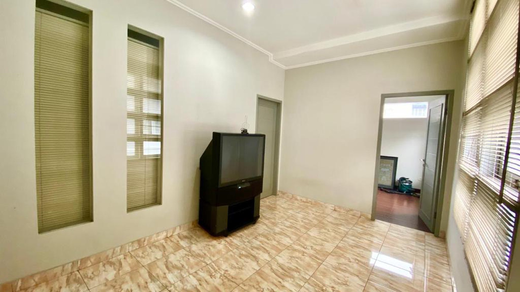 DIJUAL RUMAH DI LOKASI PRIME DAN TENANG DI MENTENG