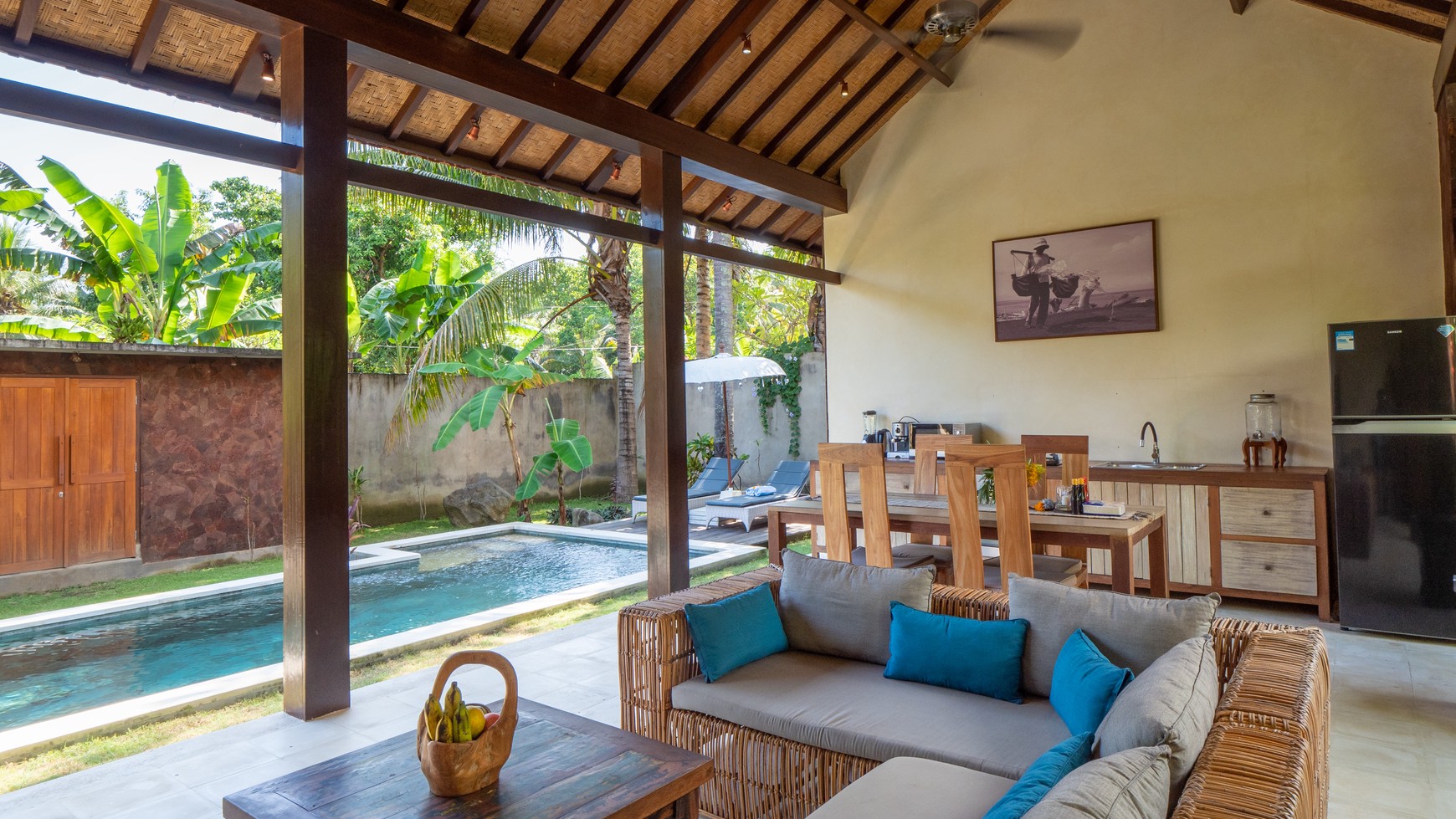 Cosy beachside villa for sale 45 min to Lovina