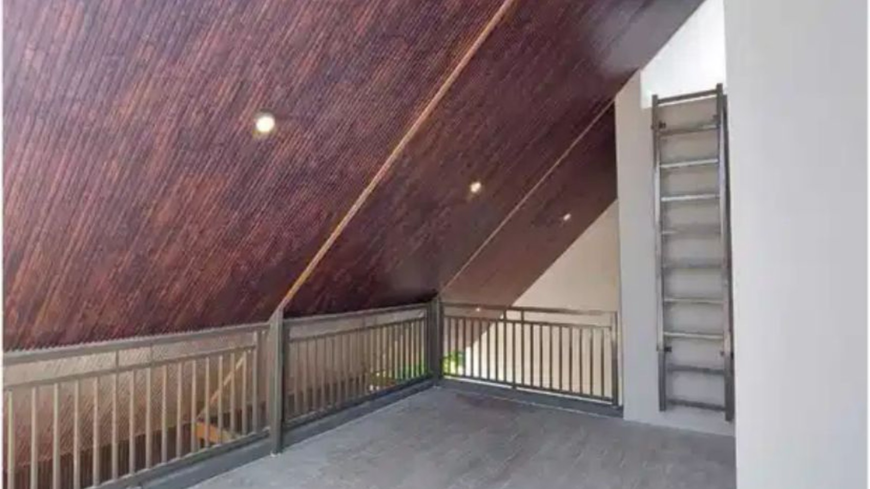 Dijual Rumah Baru Pakuwon City Surabaya PLUS Kolam Renang dekat Sekolah Xin zhong, Gloria