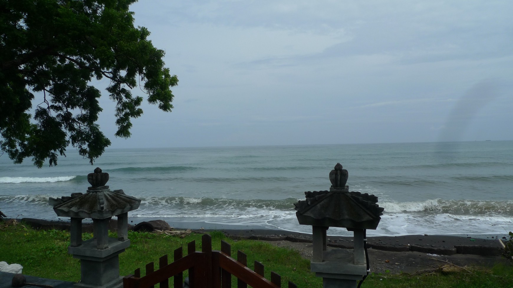 BEACHFRONT VILLA IN ABSOLUTE STATE OF THE ART CONDITION