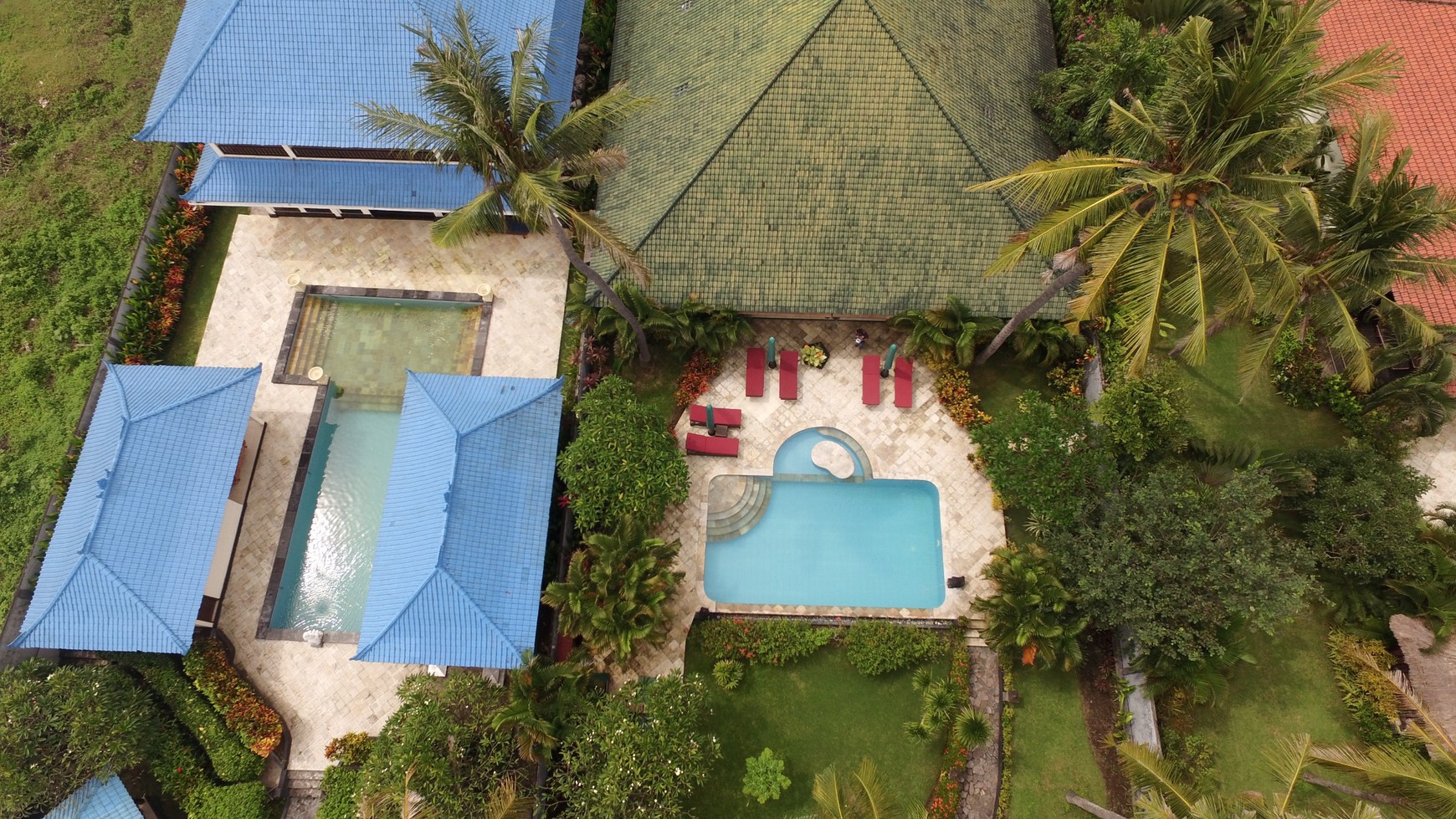 BEACHFRONT VILLA IN ABSOLUTE STATE OF THE ART CONDITION