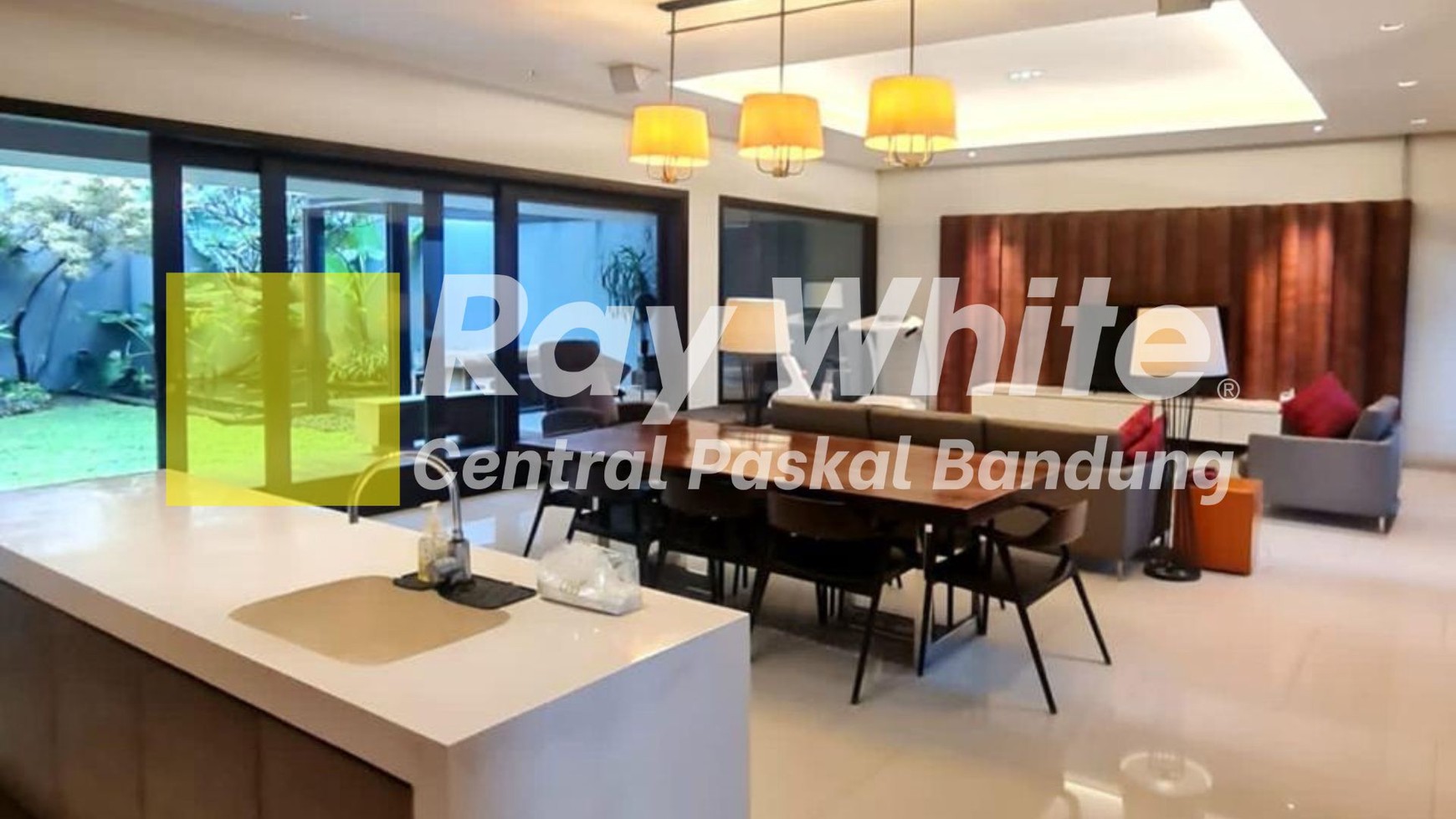 Rumah Asri dan Adem di Setraduta Dago Bandung