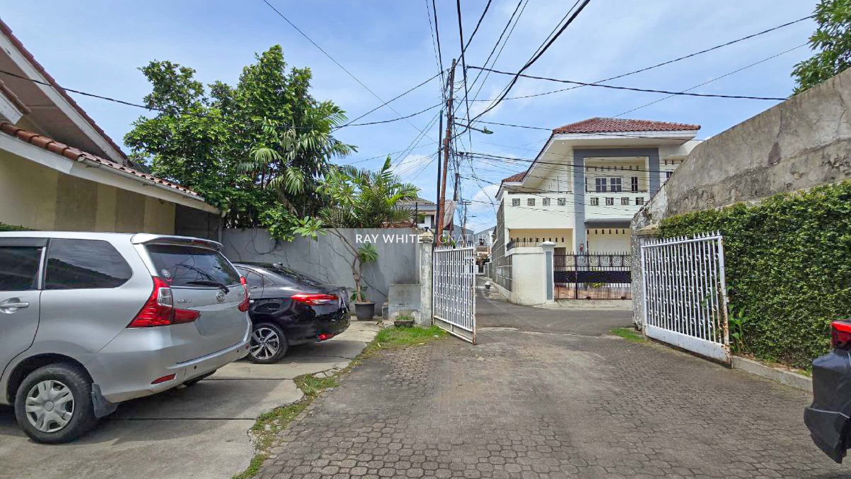 Rumah 2 Lantai di Jl Abuserin Dekat Fatmawati