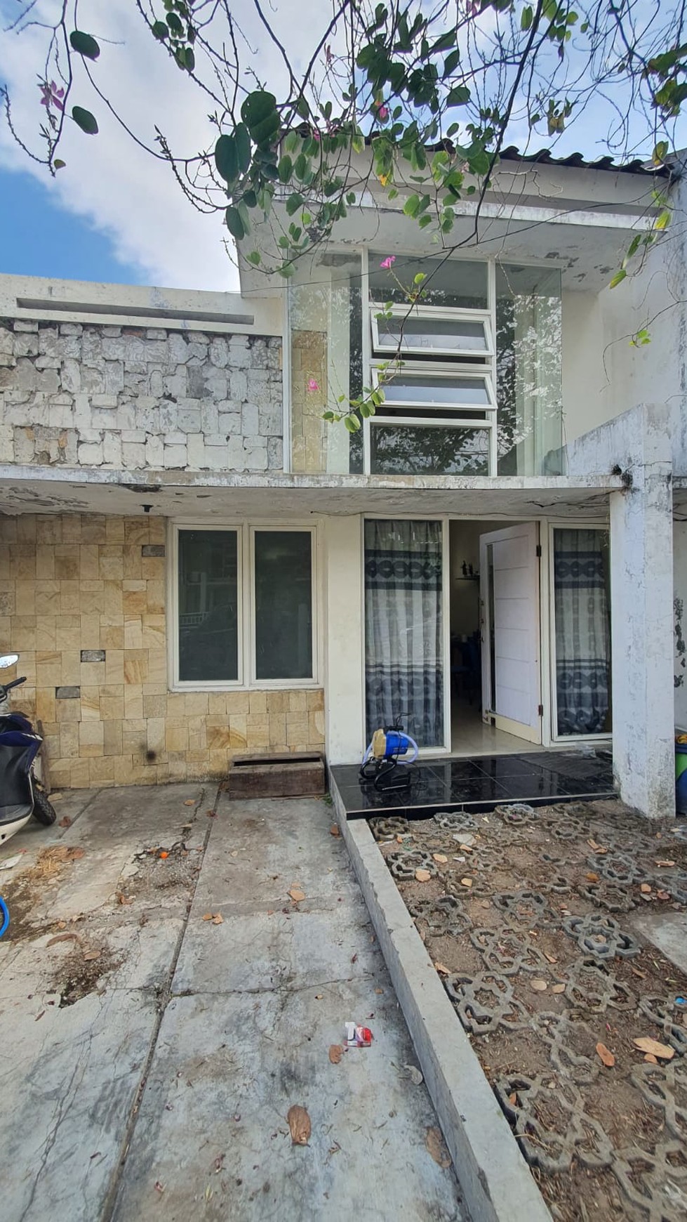 1852. Dijual Rumah Green Lake Wonorejo Rungkut 