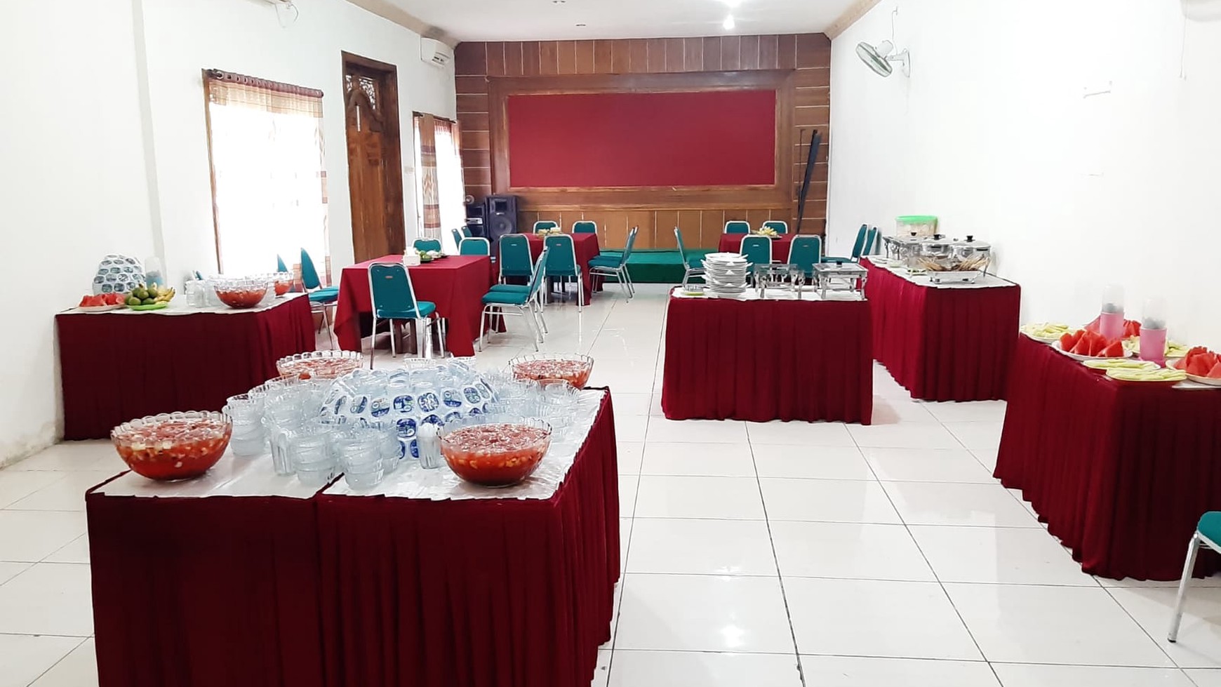 1853. Dijual Rumah makan aktif di Yos Sudarso Jombang 