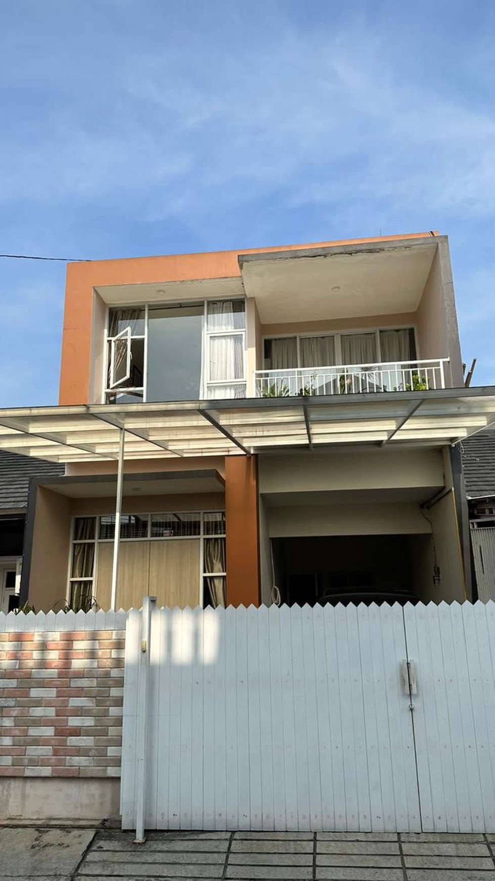 Rumah berlantai 2 di daerah tangerang dengan harga jual Menarik