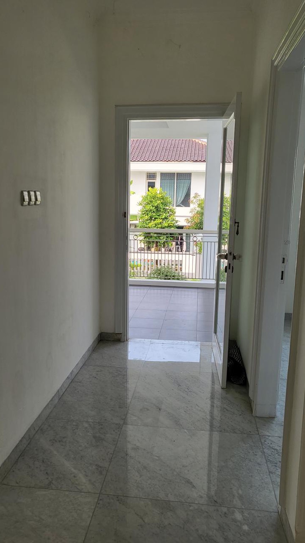 Rumah Bagus Di Intercon Kebon Jeruk Jakarta Barat