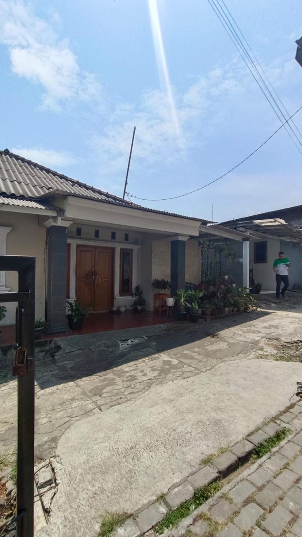 Rumah hitung tanah, daerah Commersil di Ciputat