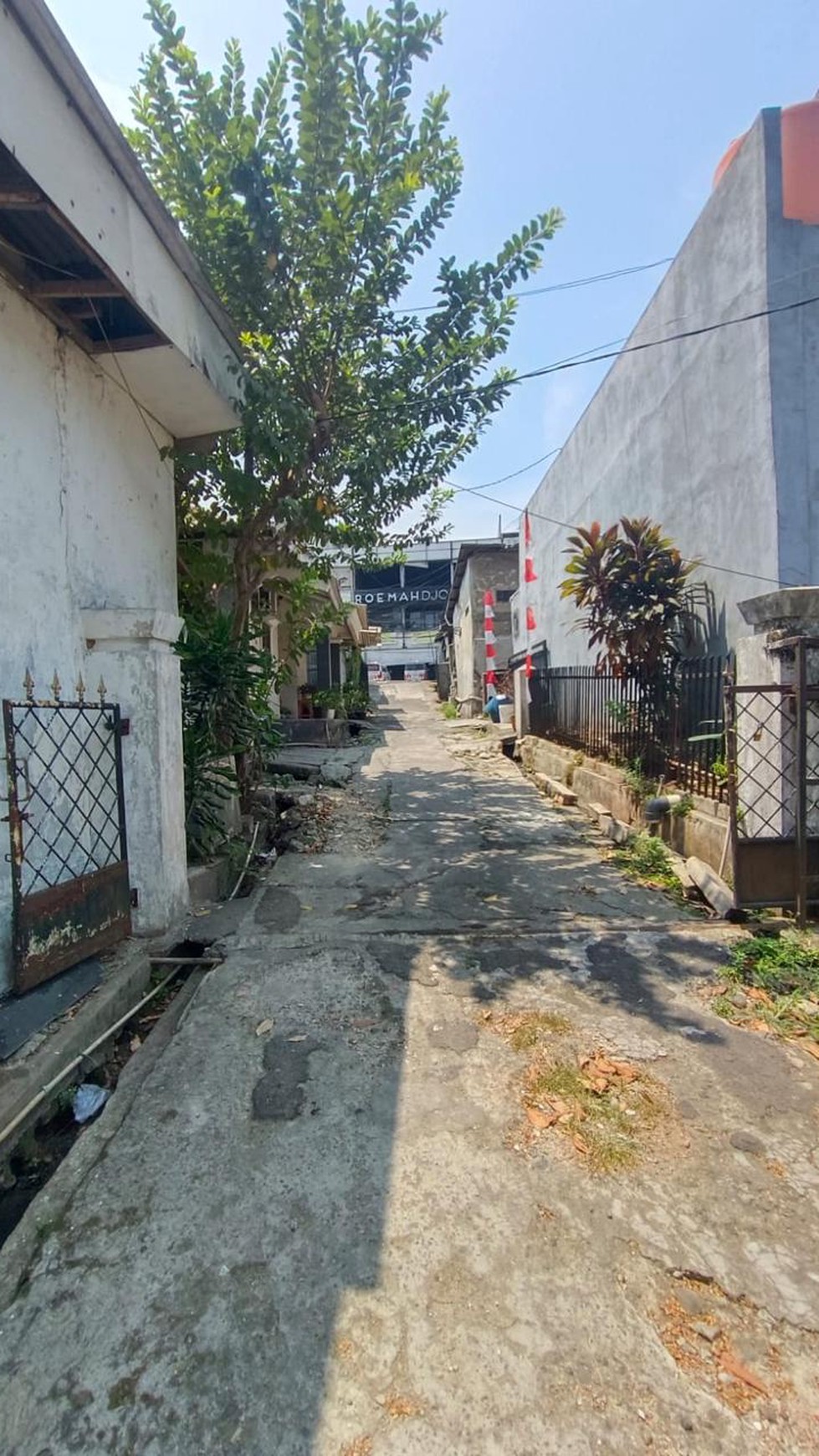 Rumah hitung tanah, daerah Commersil di Ciputat