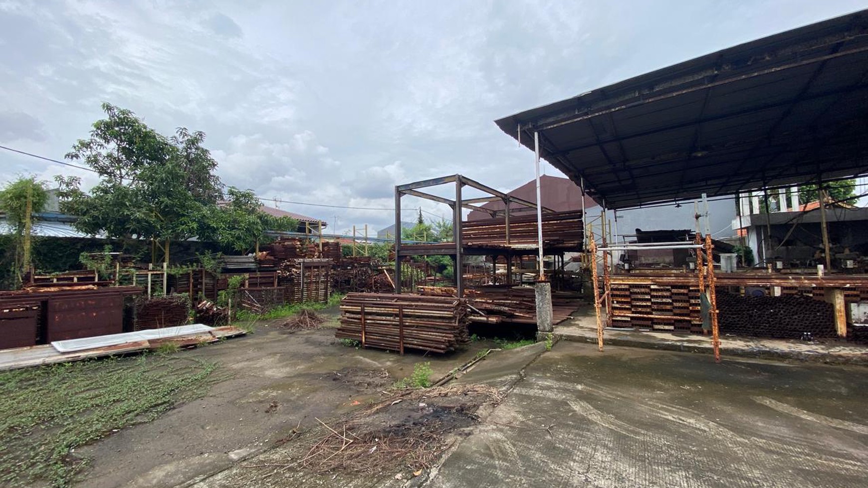 DIJUAL CEPAT TANAH DAN GUDANG DI LOKASI STRATEGIS DI BINTARA, BEKASI.