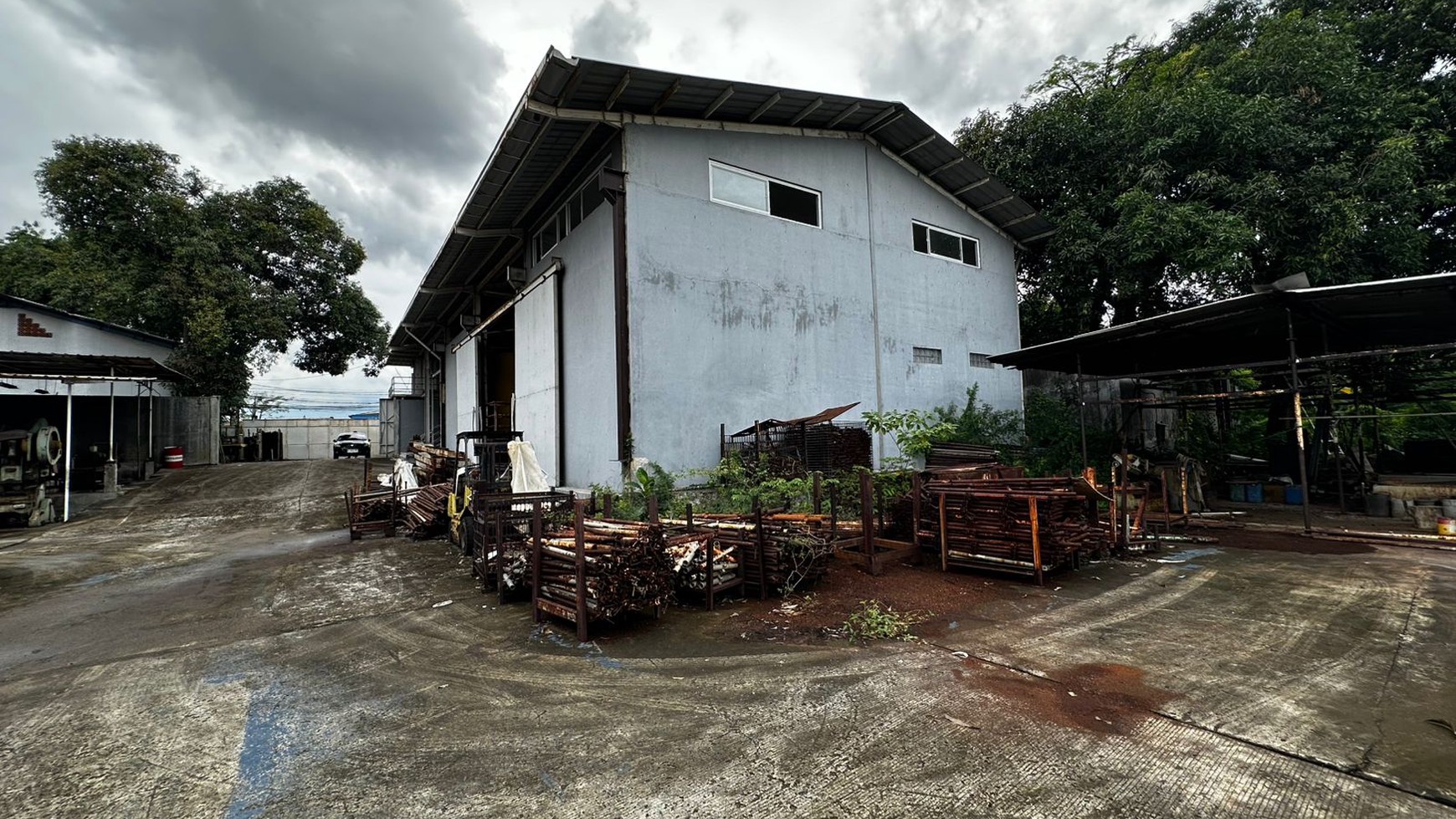 DIJUAL CEPAT TANAH DAN GUDANG DI LOKASI STRATEGIS DI BINTARA, BEKASI.