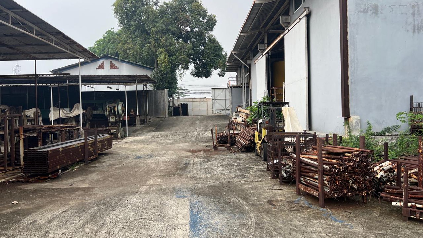 DIJUAL CEPAT TANAH DAN GUDANG DI LOKASI STRATEGIS DI BINTARA, BEKASI.