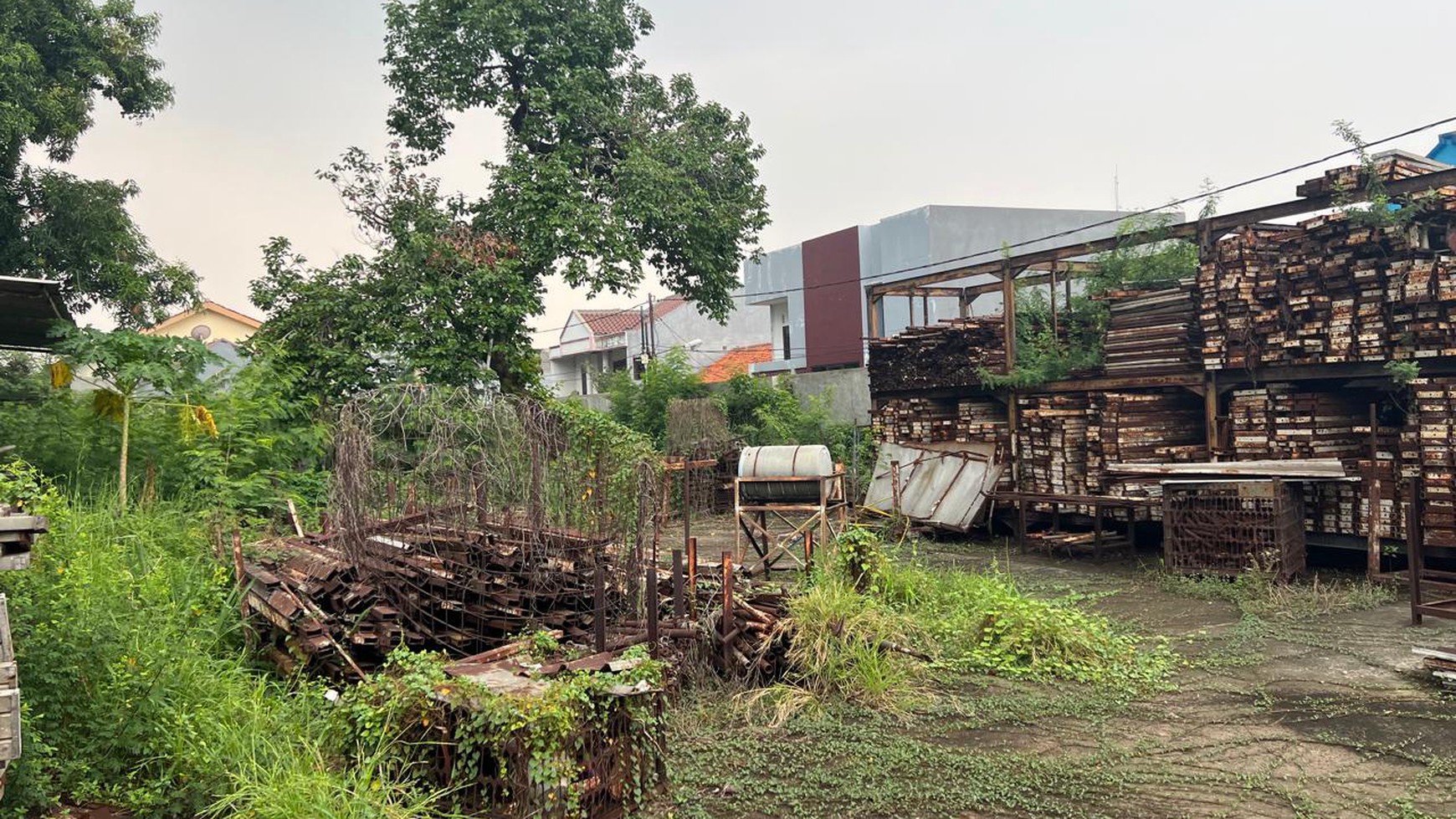 DIJUAL CEPAT TANAH DAN GUDANG DI LOKASI STRATEGIS DI BINTARA, BEKASI.