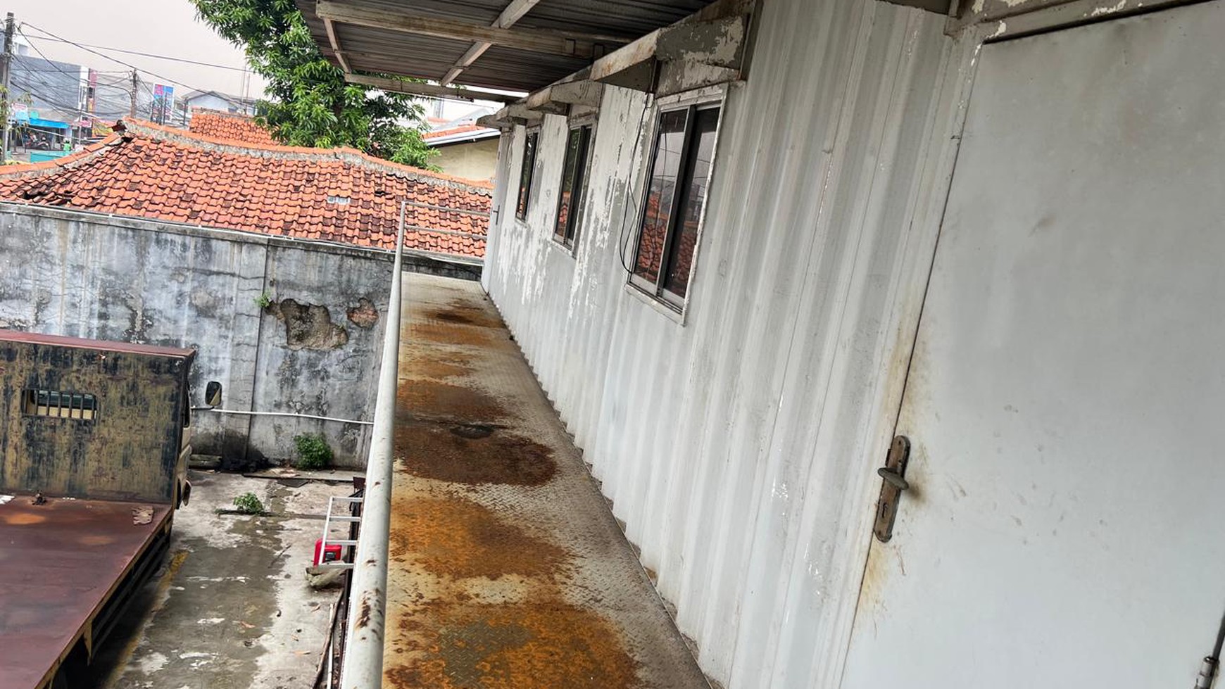 DIJUAL CEPAT TANAH DAN GUDANG DI LOKASI STRATEGIS DI BINTARA, BEKASI.